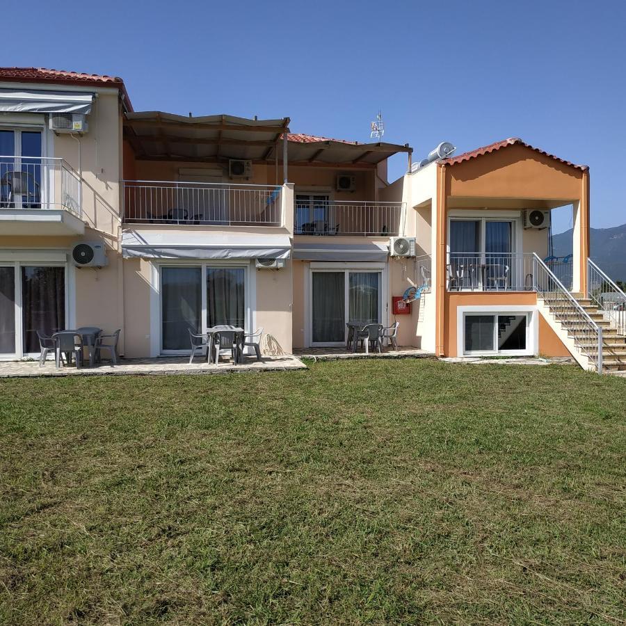 חיליאדו Lighthouse Apartments מראה חיצוני תמונה